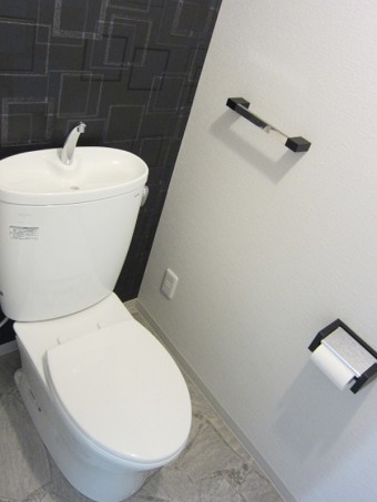 スタイリッシュなモノトーンの水周りに一新